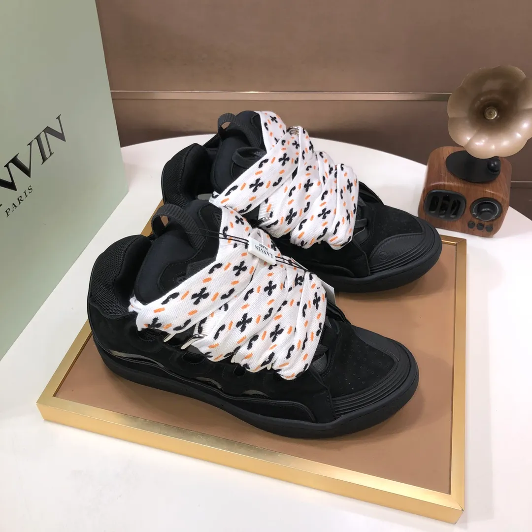 Men's men's shoes💰820💰[LANVIN] The latest lace-up fashionable casual couple sneakers, high-quality CLAY couple series‼ ️ The latest trendy products of the season 🌈Many bloggers have planted grass and purchased the original open-mold customization. The upper and outsole are sewn with mark threads without edge sealing. A variety of material splicing combination design. Very versatile for fashionable and casual wear. Comfortable on the feet. Self-recommended. Upper cowhide + cow suede + breathable mesh lining. Foot-padding cowhide. Exclusive original open-mold clear logo rubber outsole ⚠️Couple standard size 36-40 for women and 38-44 for men.